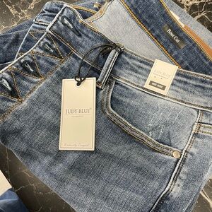 The Zoey-Judy Blue Mid Rise Vintage Button Fly Bootcut Jeans (82551). Size 16W